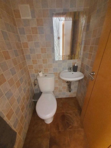 Casa adosada de 2 plantas en Nuevo Portil, con acceso directo a la piscina, terraza privada, 2 dormitorios y aire acondicionado. Ideal para vacaciones o estancias prolongadas.

