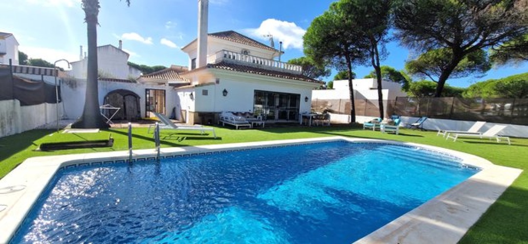 alquiler chalet playa del portil, cortijo independiente, piscina privada, alquiler temporal, chalet con chimenea, campo de golf, naturaleza, Cartaya, costa de la luz

